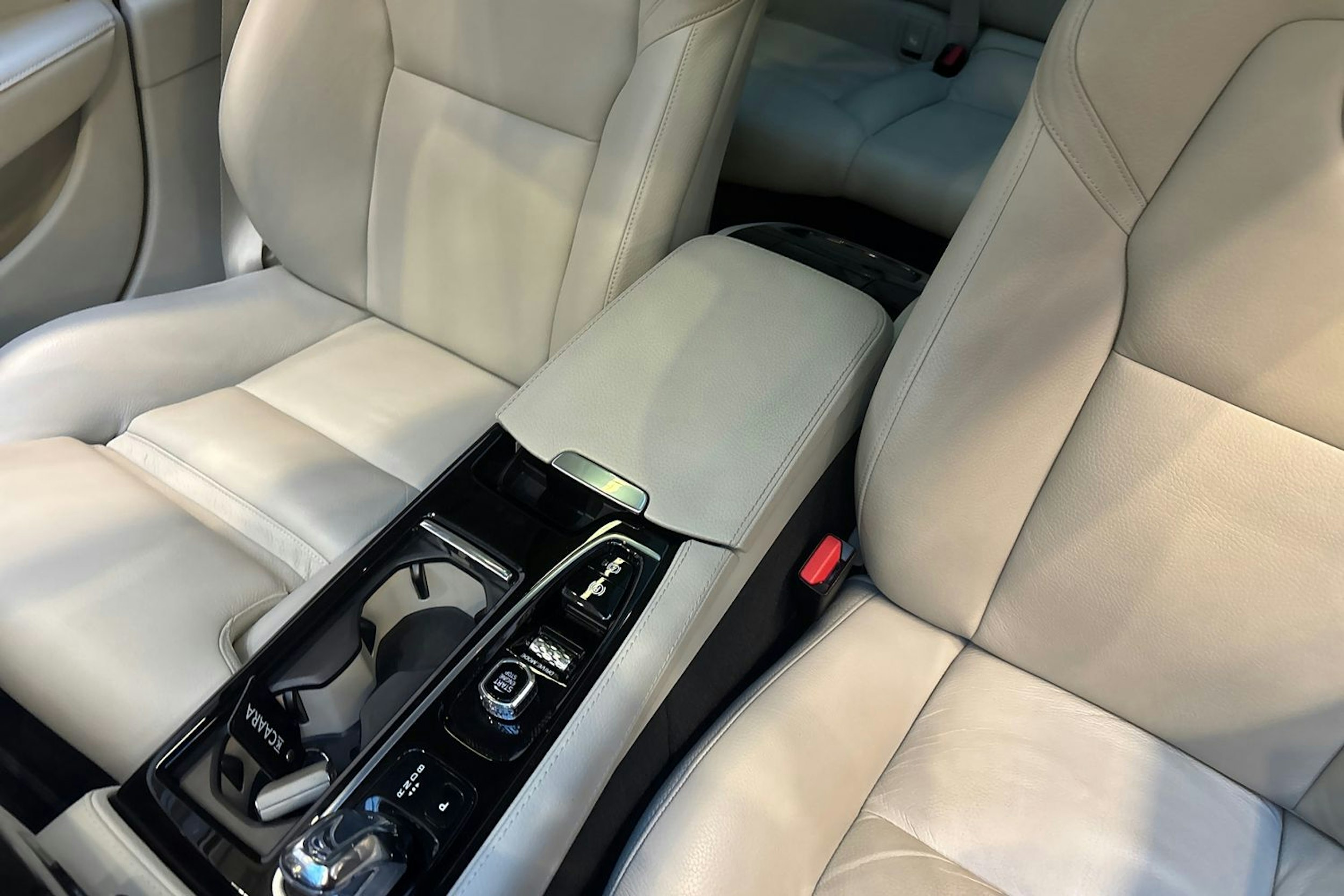 Ruskea (beige) Volvo V90 2019 kuva 30.