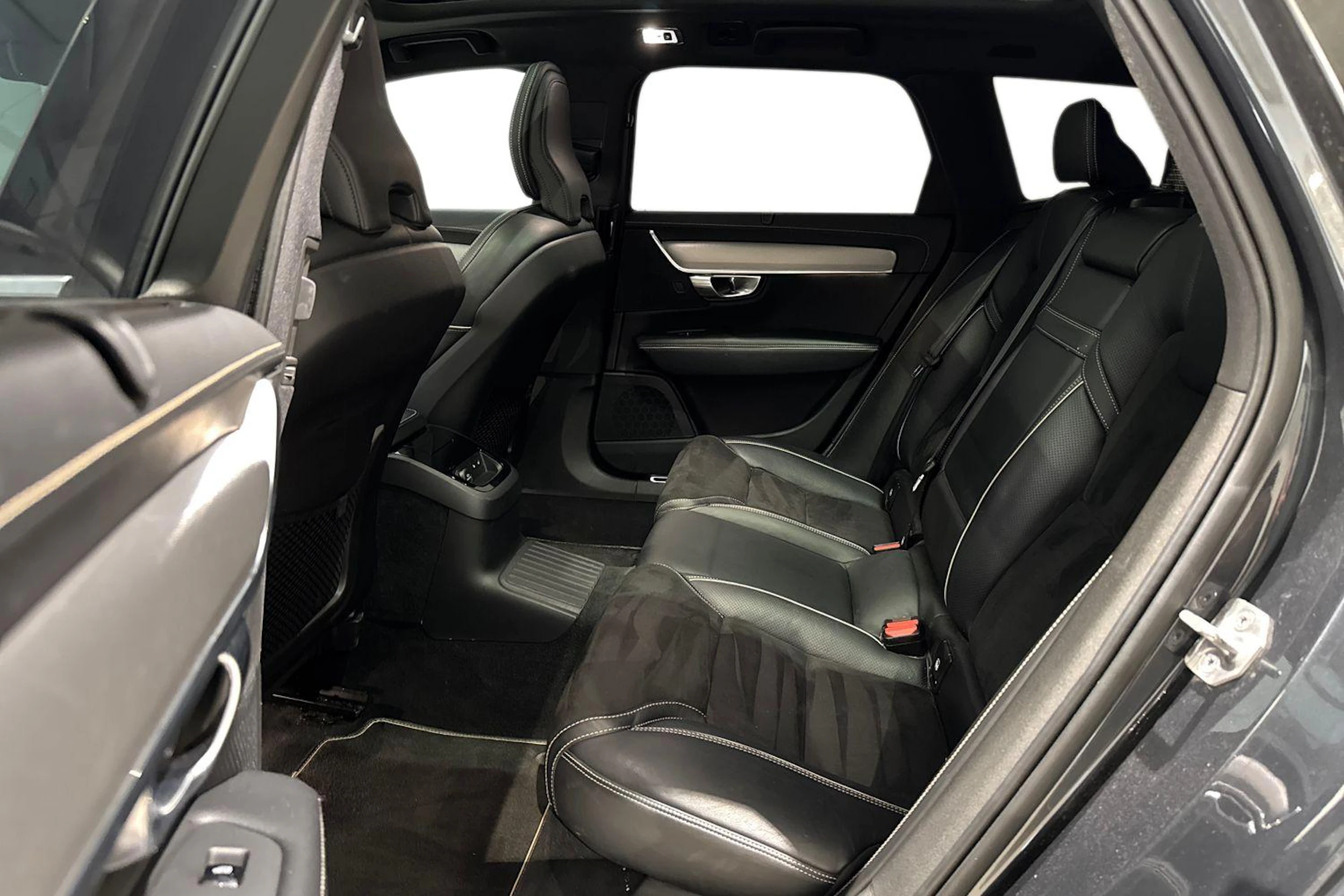 harmaa Volvo V90 2019 kuva 8.