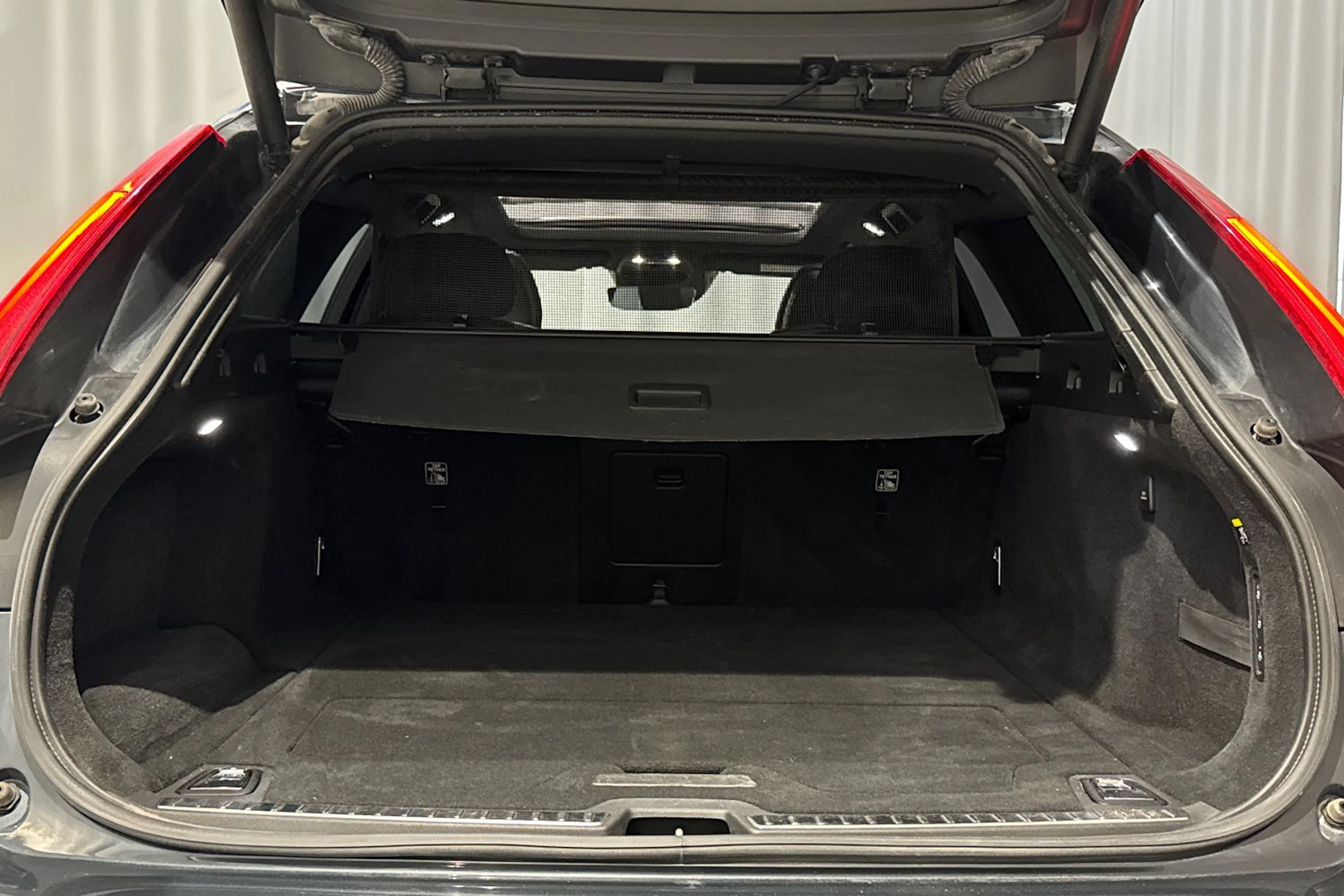harmaa Volvo V90 2019 kuva 12.
