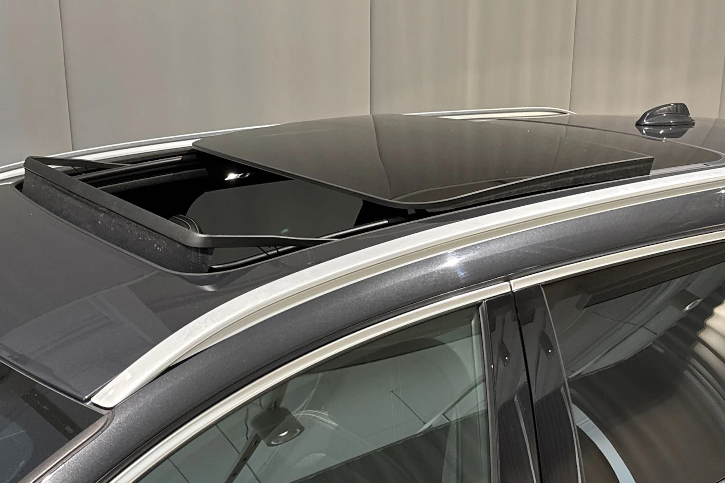harmaa Volvo V90 2019 kuva 14.