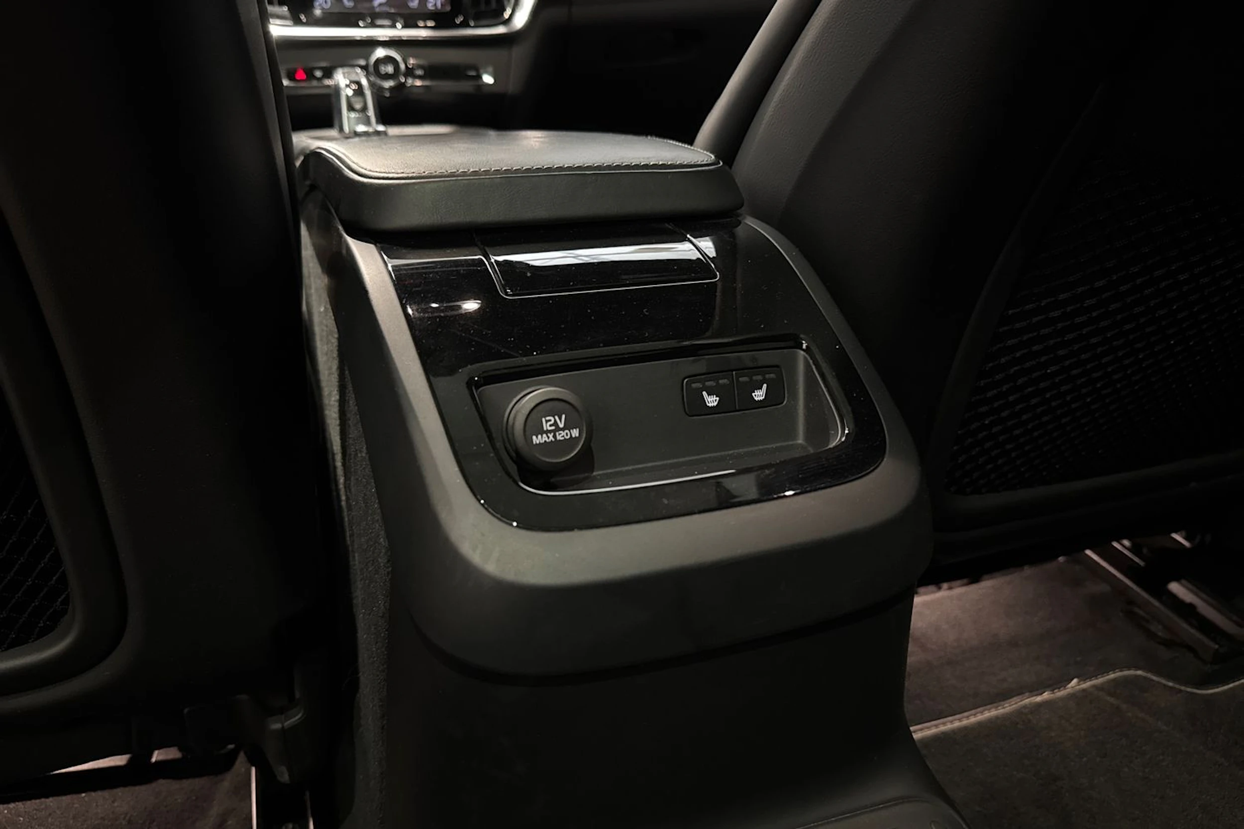 harmaa Volvo V90 2019 kuva 16.
