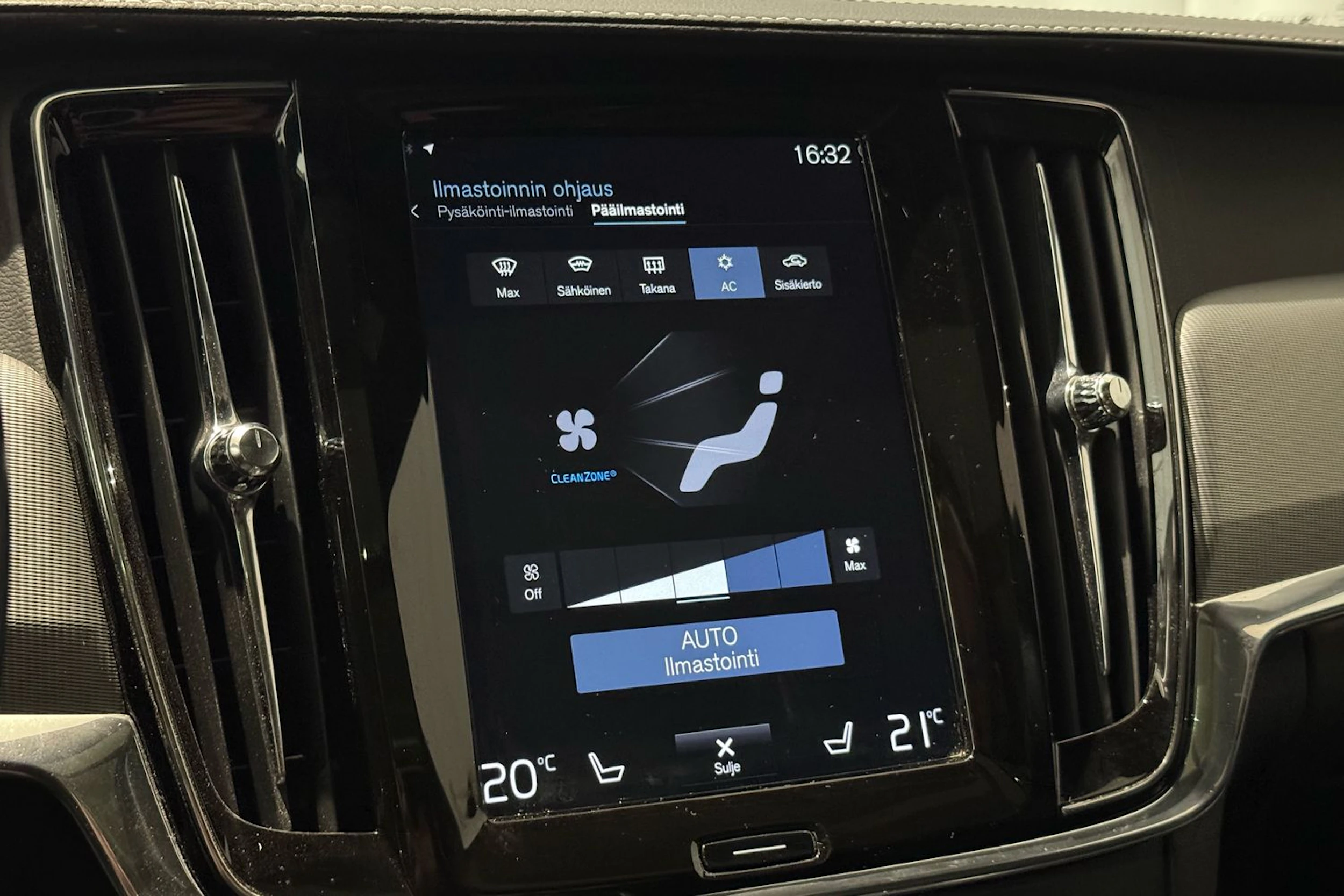 harmaa Volvo V90 2019 kuva 22.