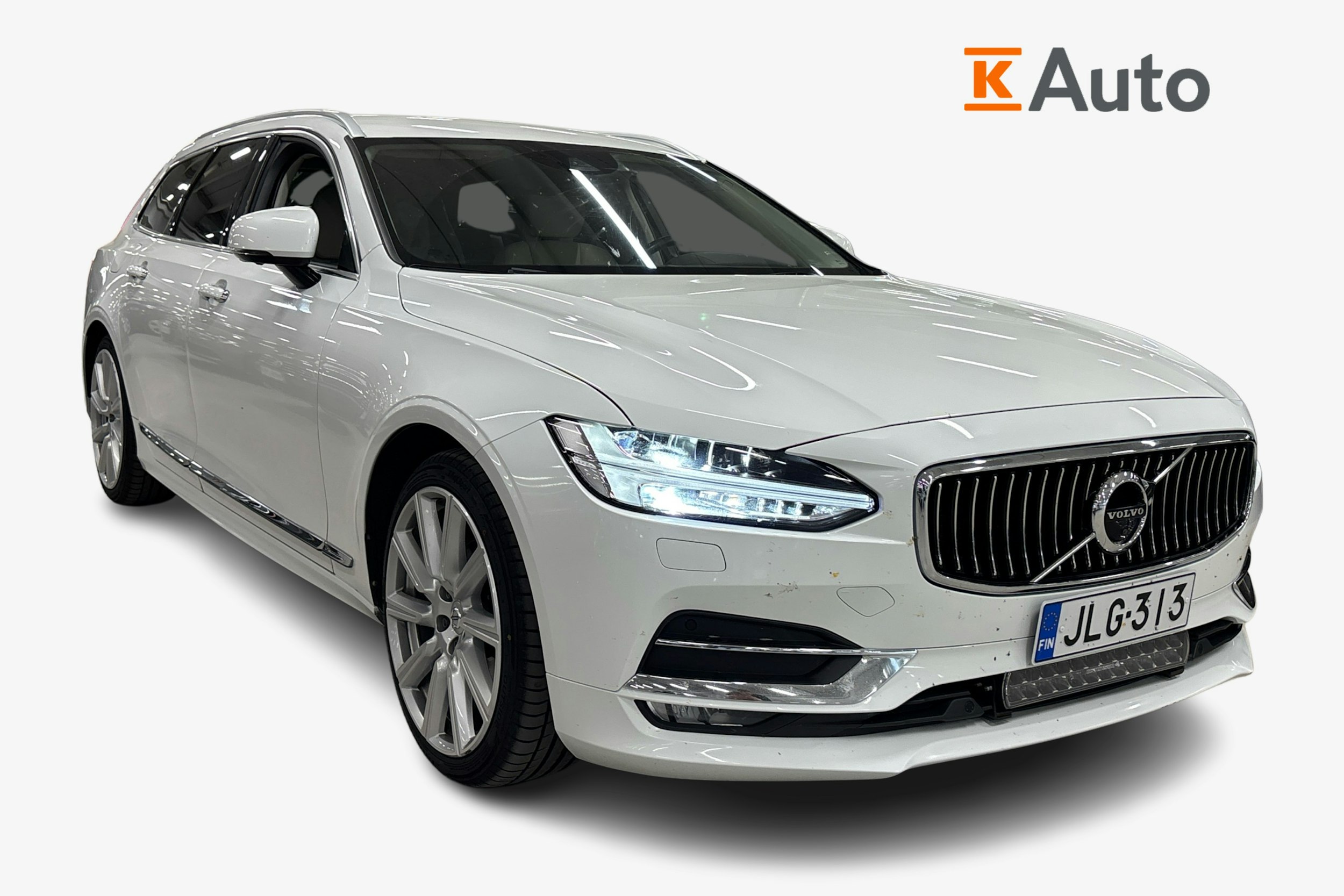 Valkoinen Volvo V90 2019 kuva 1.