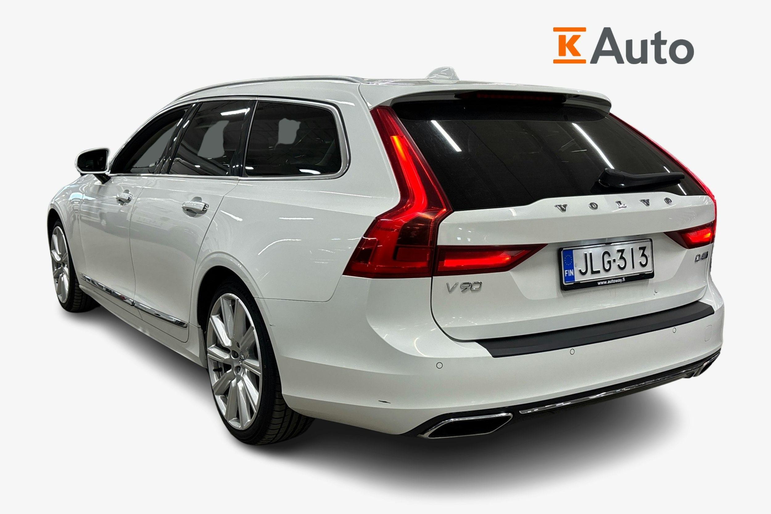 Valkoinen Volvo V90 2019 kuva 2.