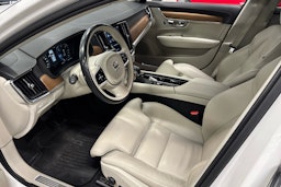 Valkoinen Volvo V90 2019 kuva 3.