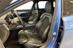 sininen Volvo V90 2019 kuva 6.