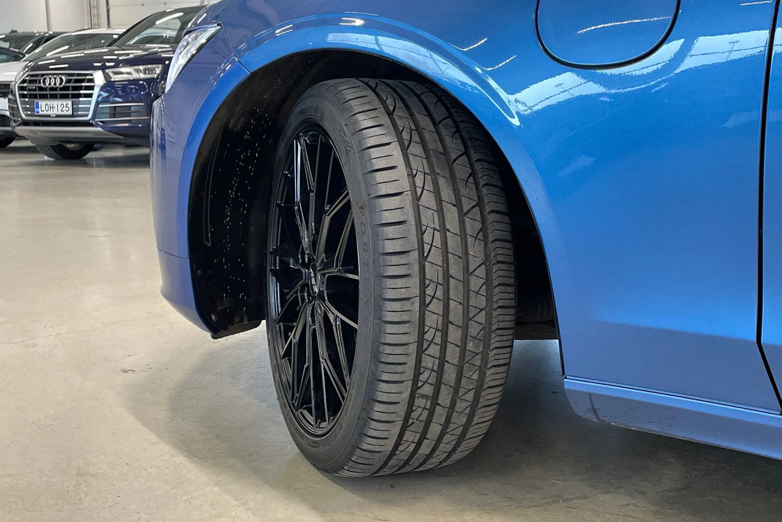 sininen Volvo V90 2019 kuva 10.
