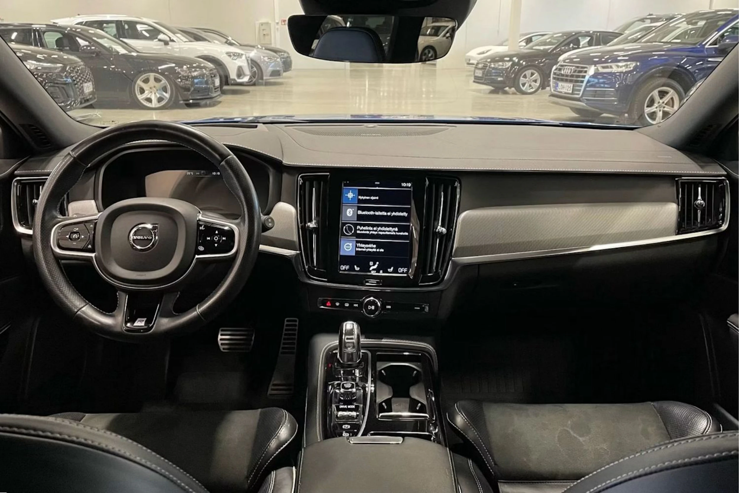 sininen Volvo V90 2019 kuva 12.