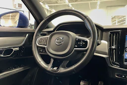 sininen Volvo V90 2019 kuva 13.