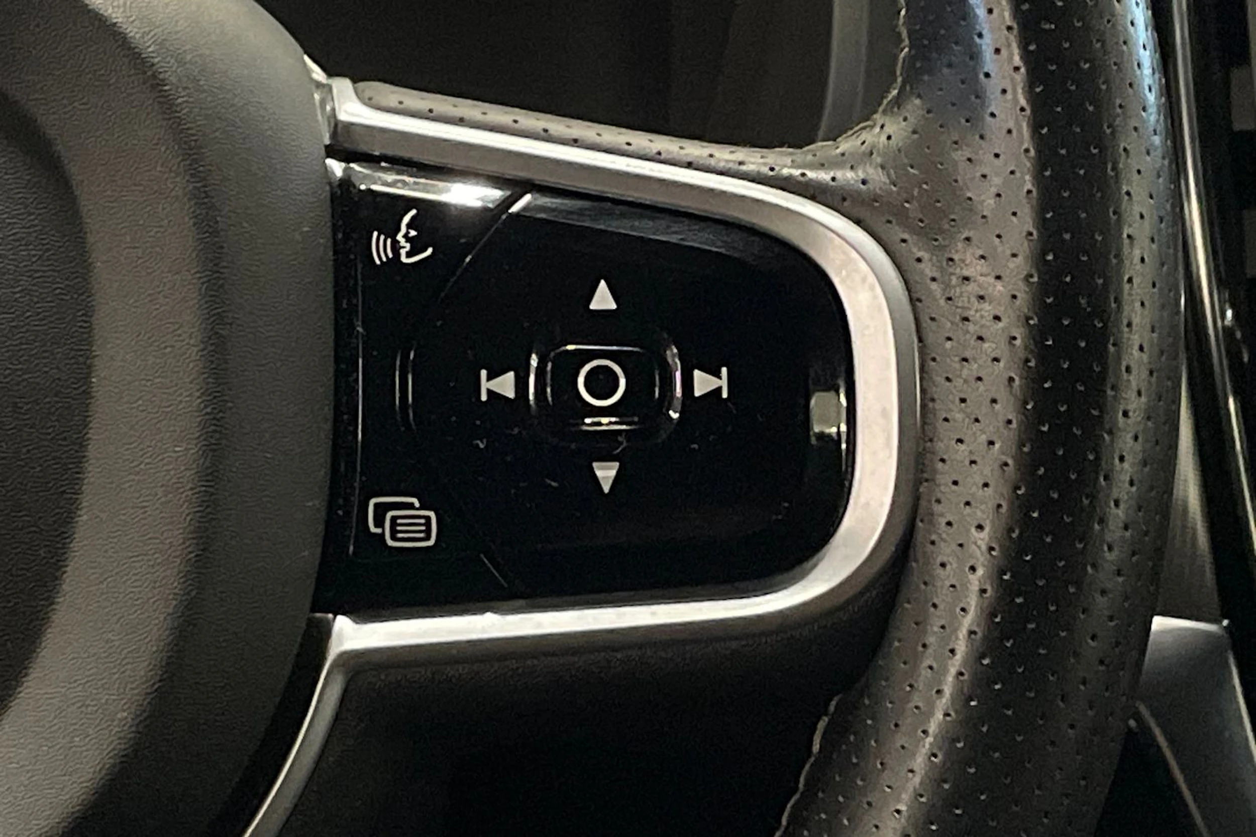 sininen Volvo V90 2019 kuva 15.