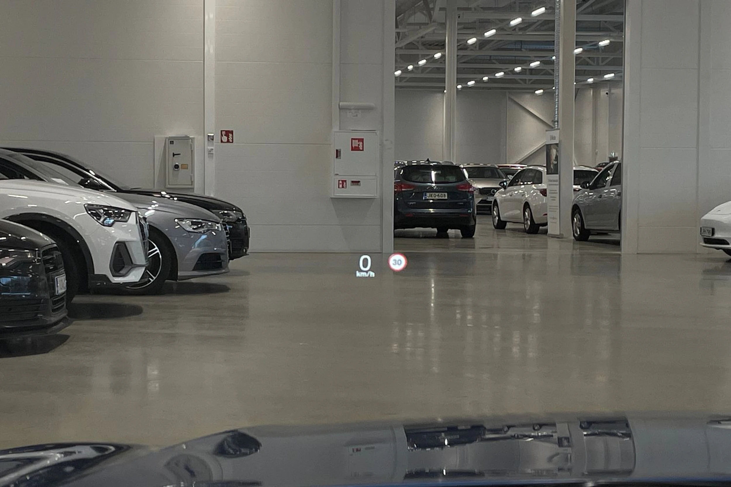 sininen Volvo V90 2019 kuva 17.