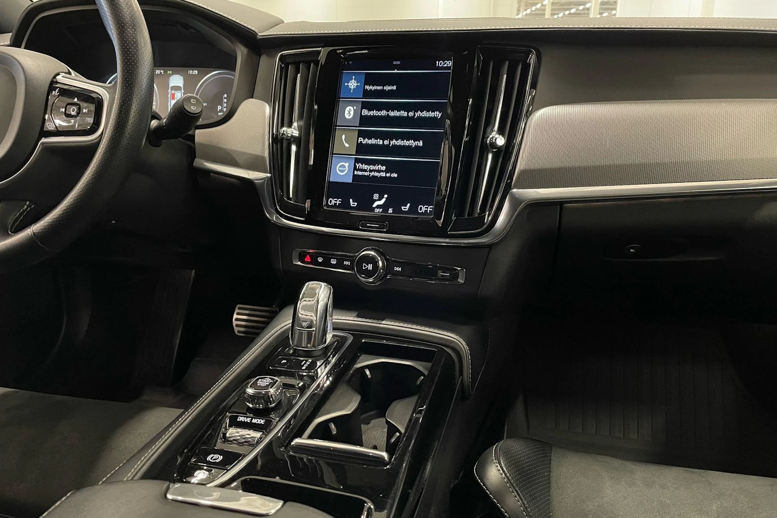 sininen Volvo V90 2019 kuva 19.