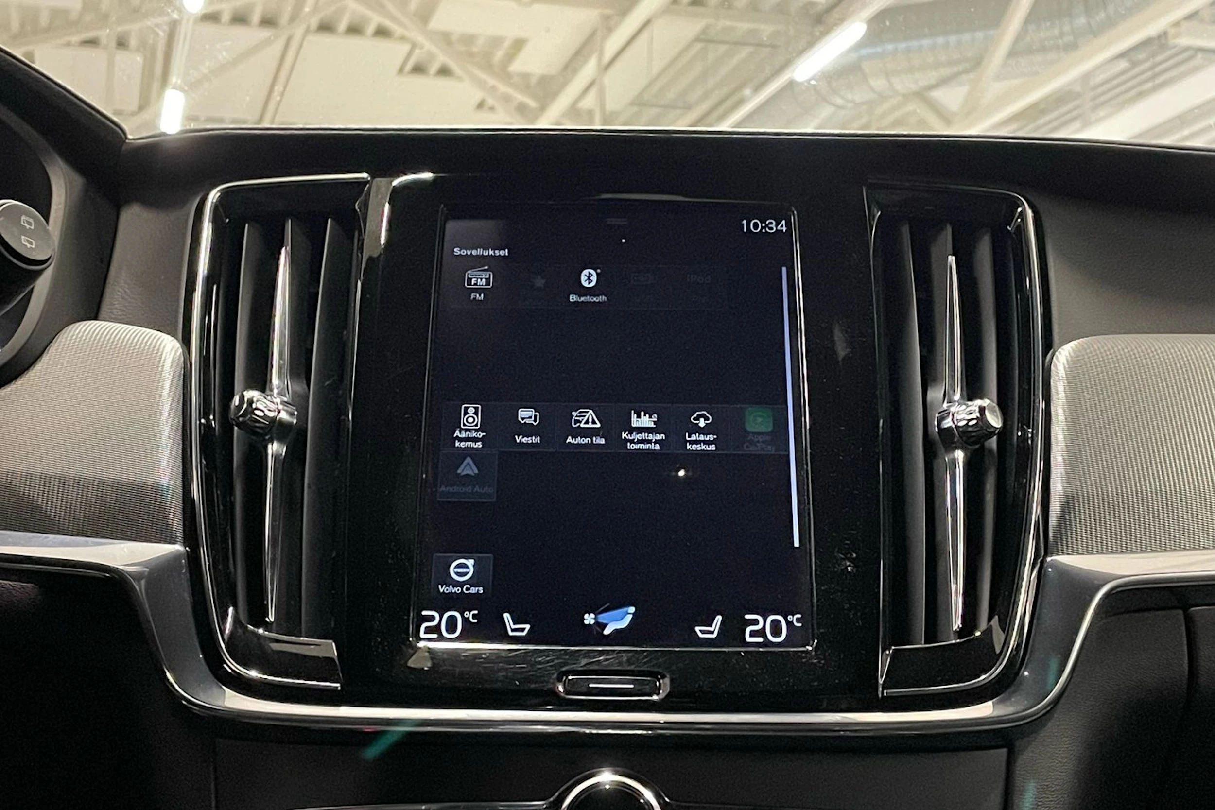 sininen Volvo V90 2019 kuva 21.