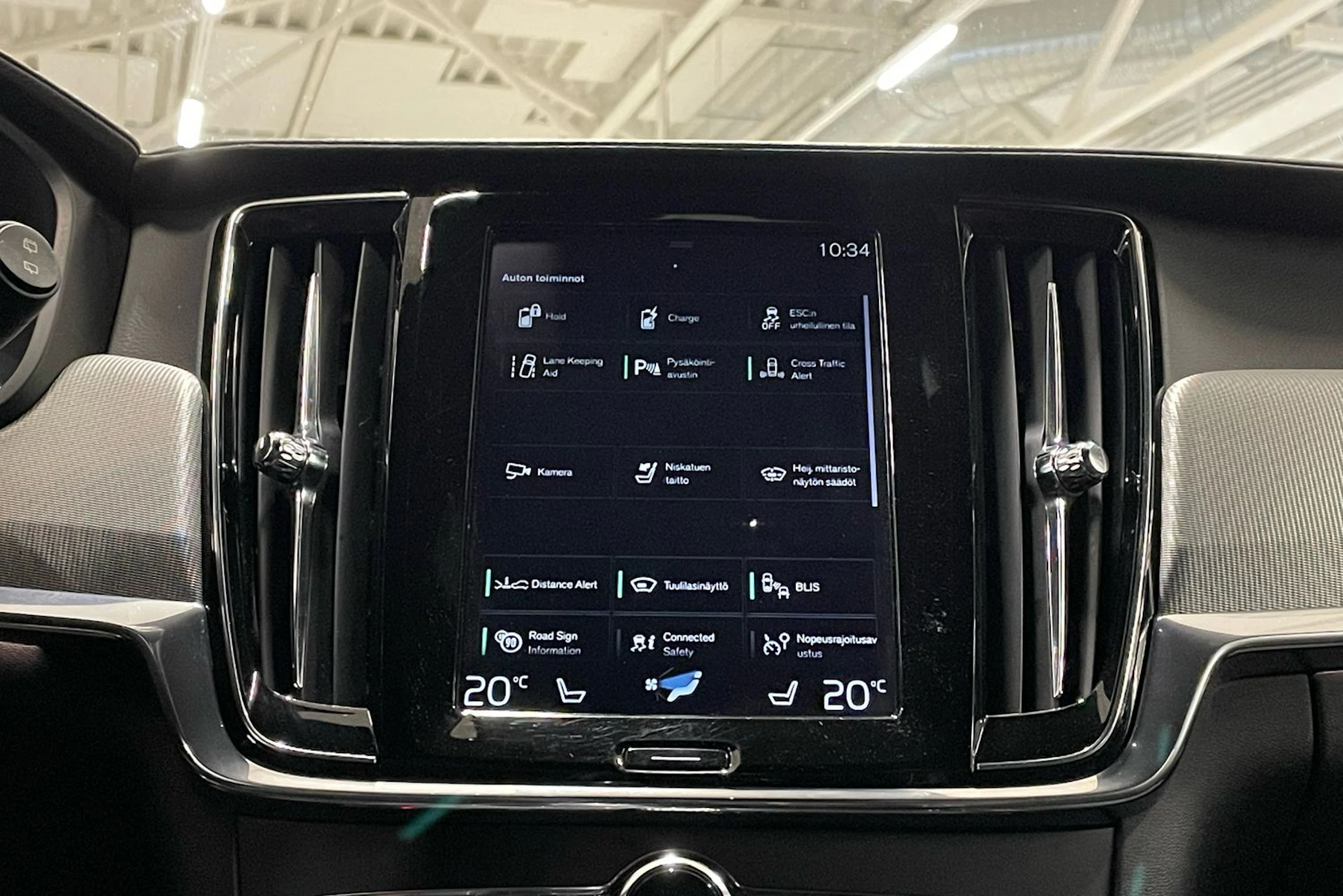 sininen Volvo V90 2019 kuva 22.