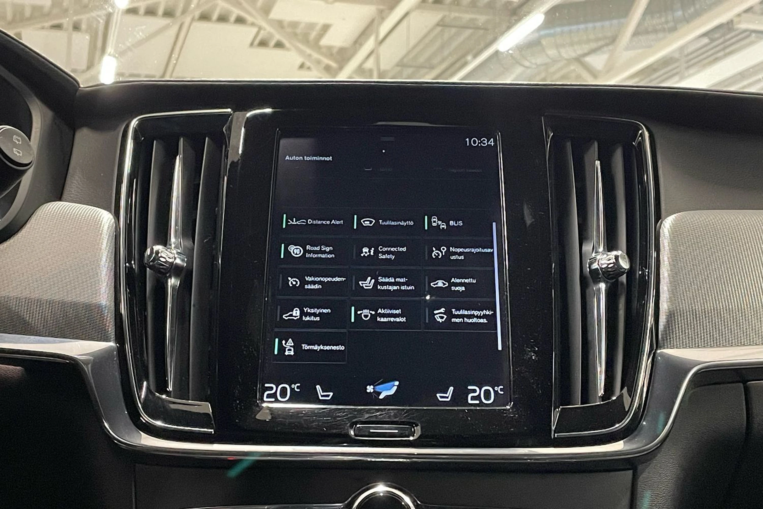 sininen Volvo V90 2019 kuva 23.