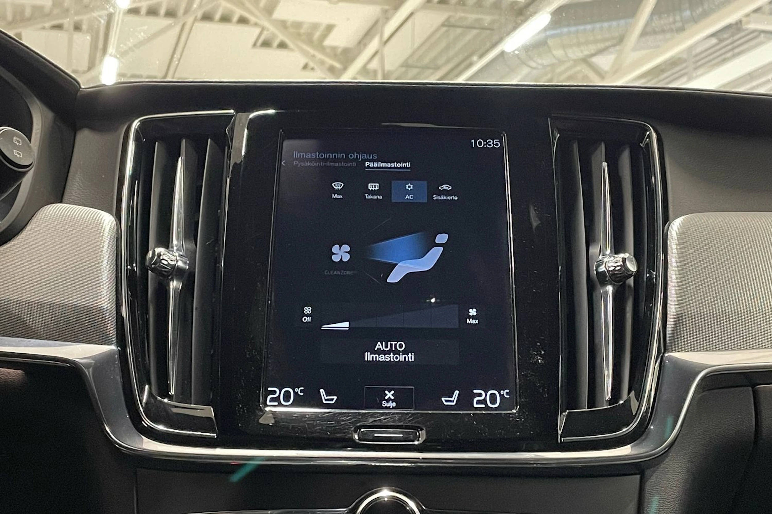 sininen Volvo V90 2019 kuva 25.