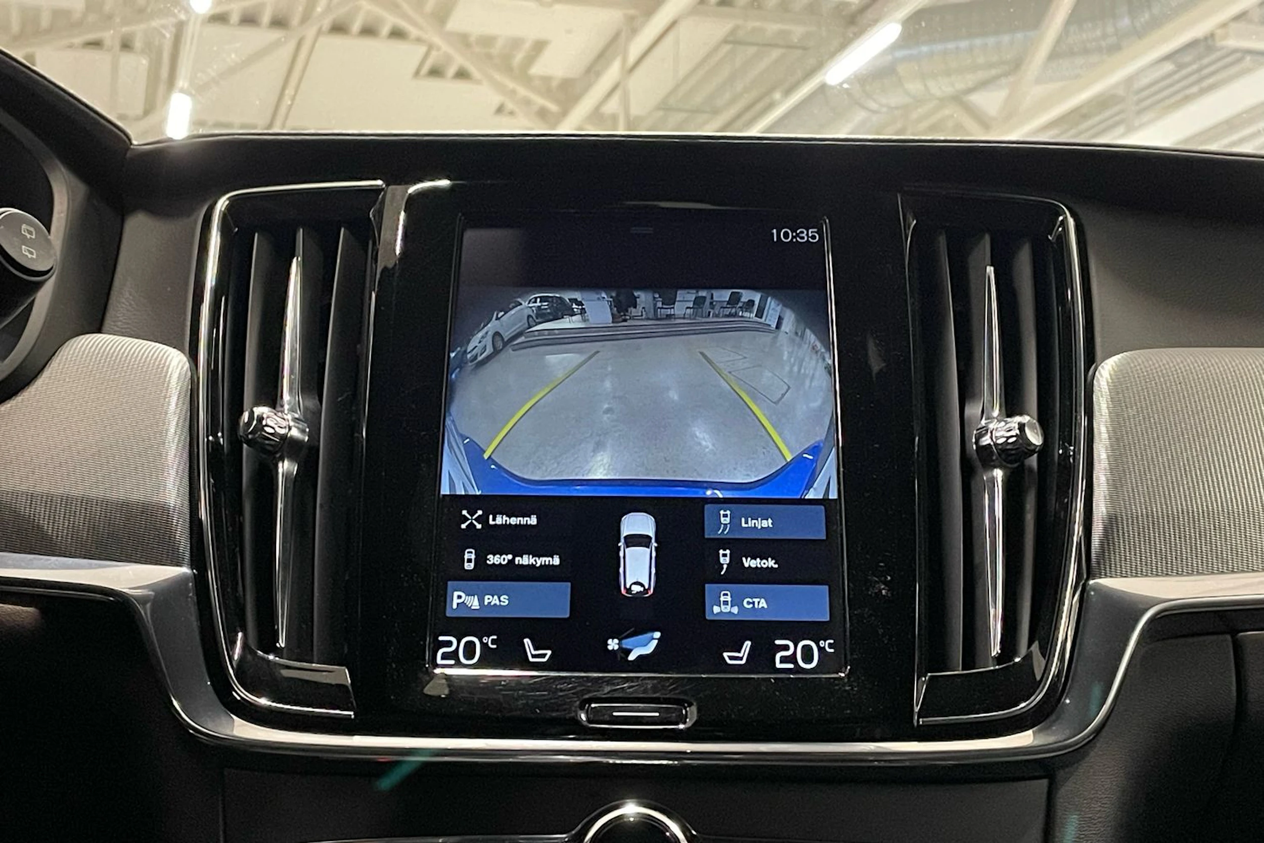 sininen Volvo V90 2019 kuva 27.