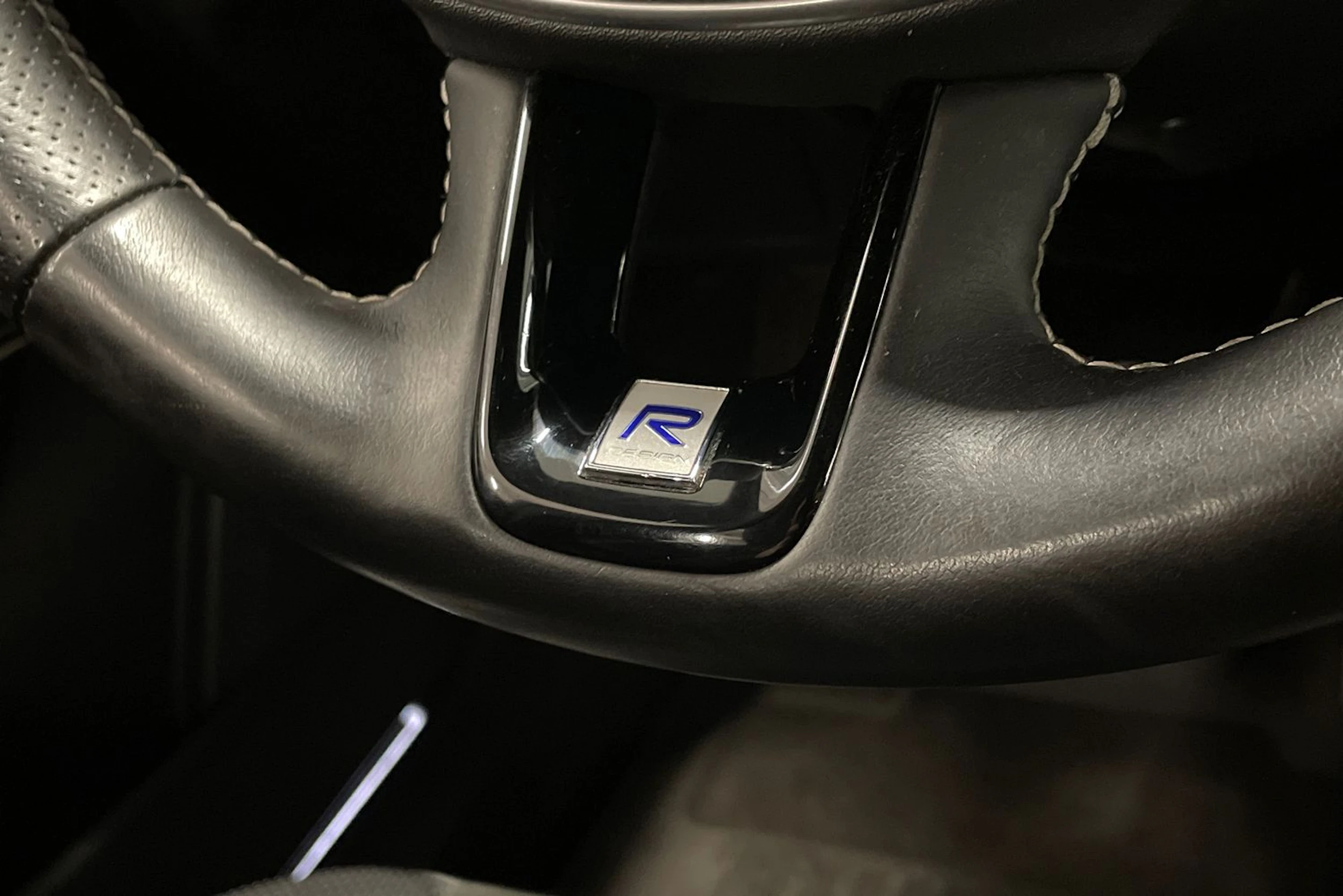 sininen Volvo V90 2019 kuva 29.