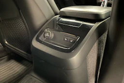 sininen Volvo V90 2019 kuva 37.