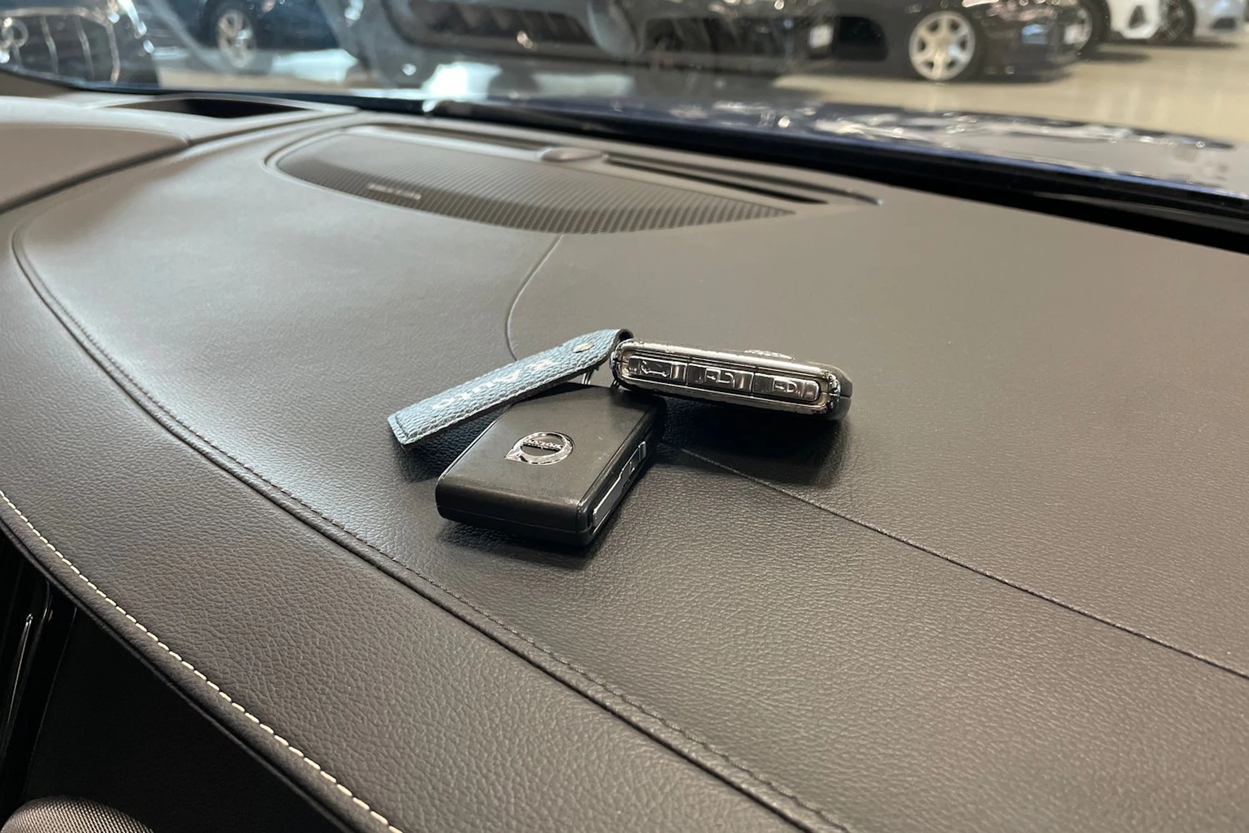sininen Volvo V90 2019 kuva 38.