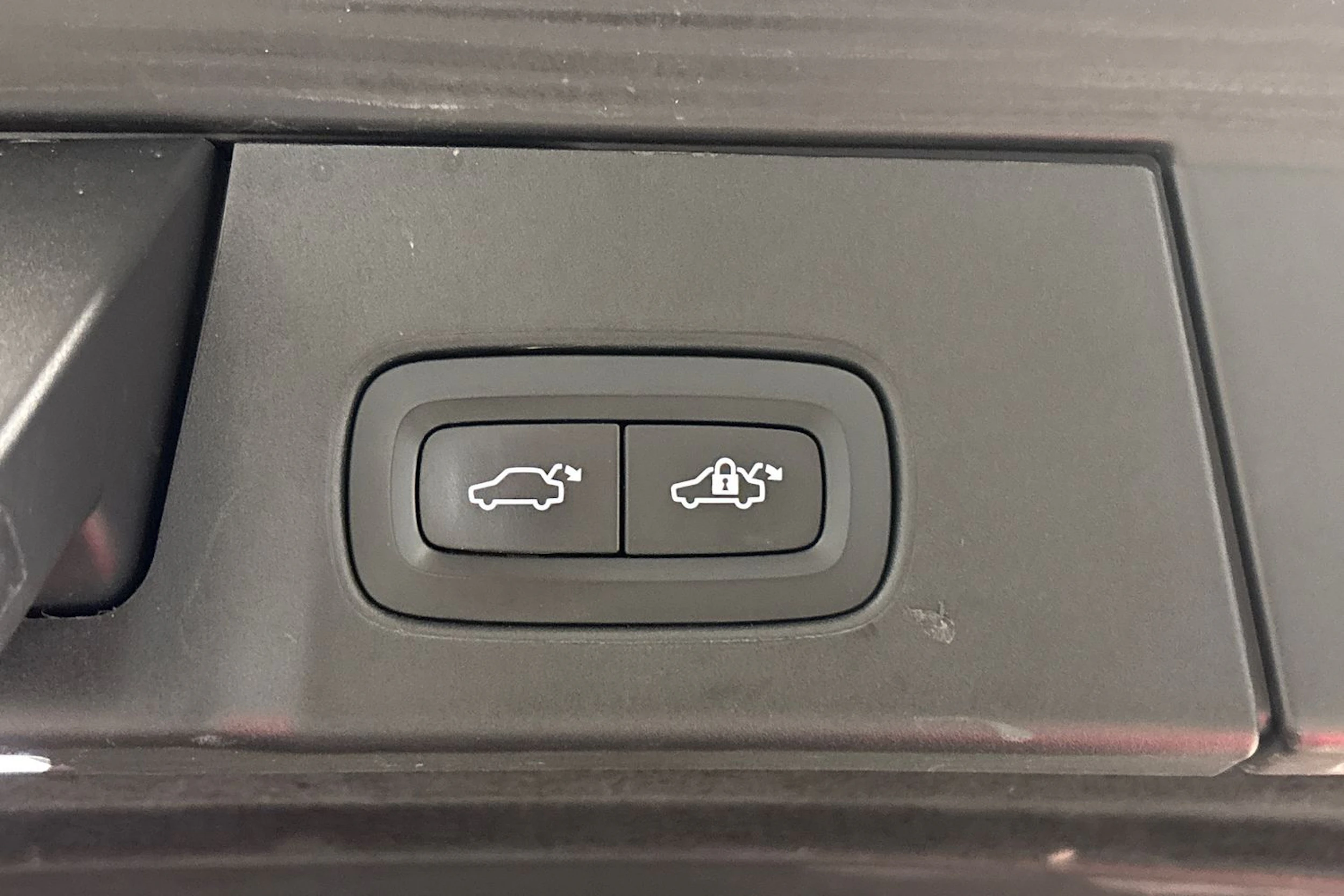 musta Volvo V90 2019 kuva 10.