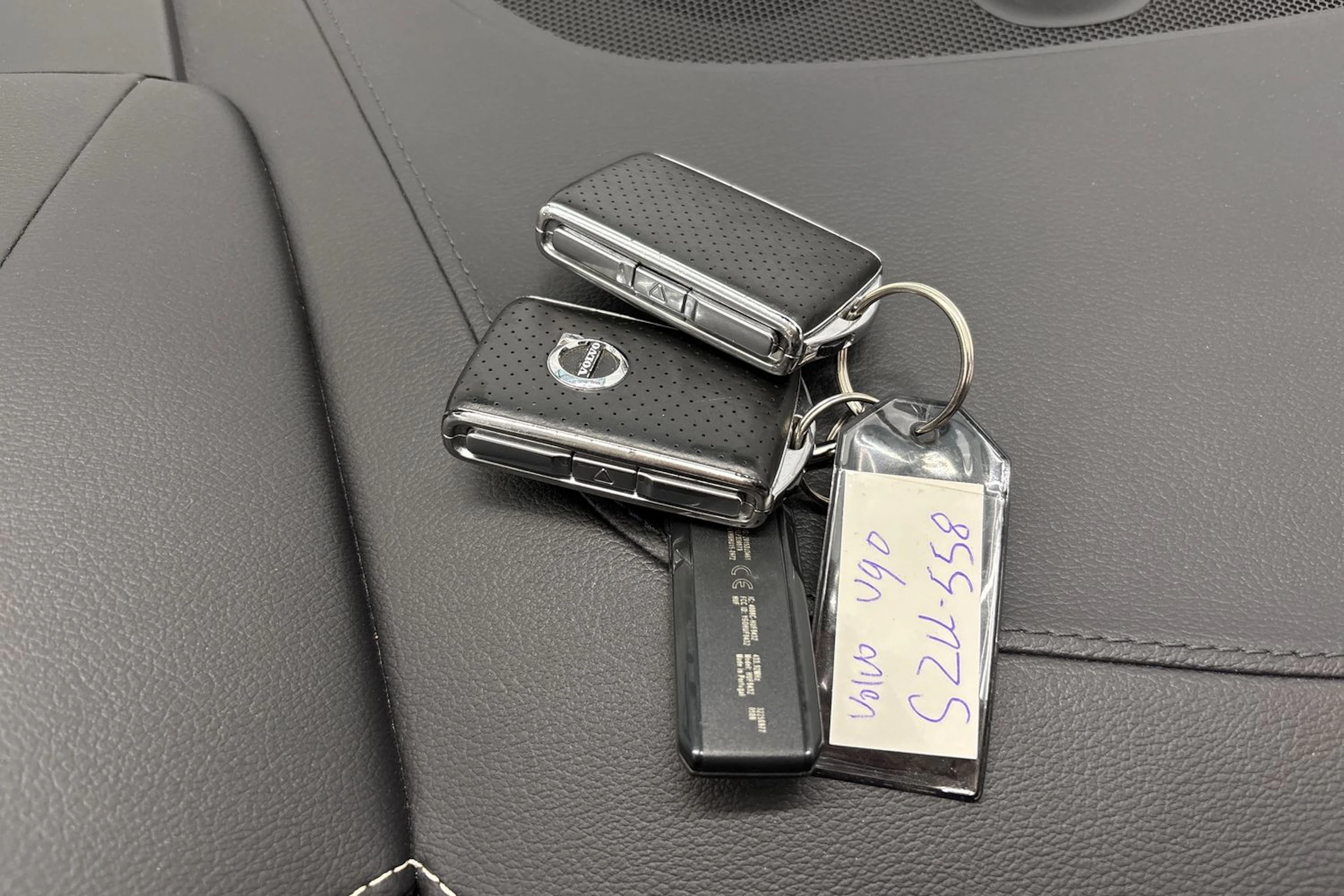 musta Volvo V90 2019 kuva 17.