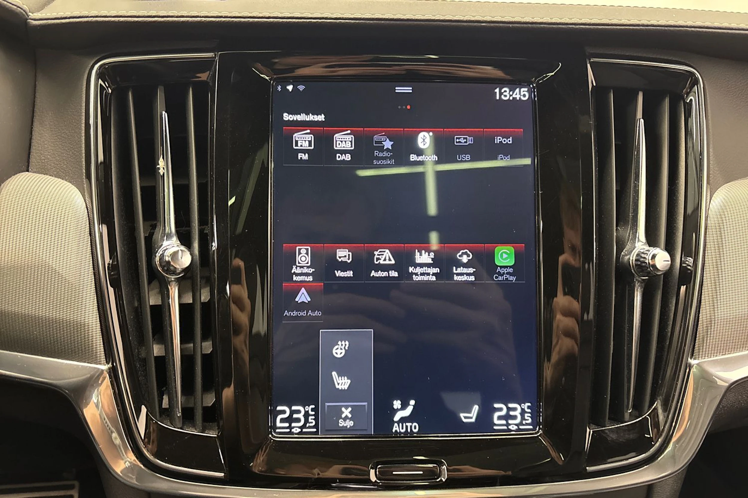 musta Volvo V90 2019 kuva 20.