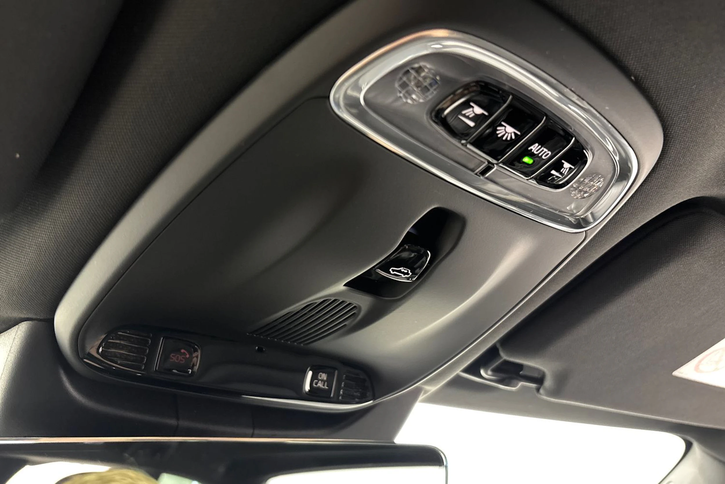 musta Volvo V90 2019 kuva 22.