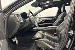 musta Volvo V90 2019 kuva 24.