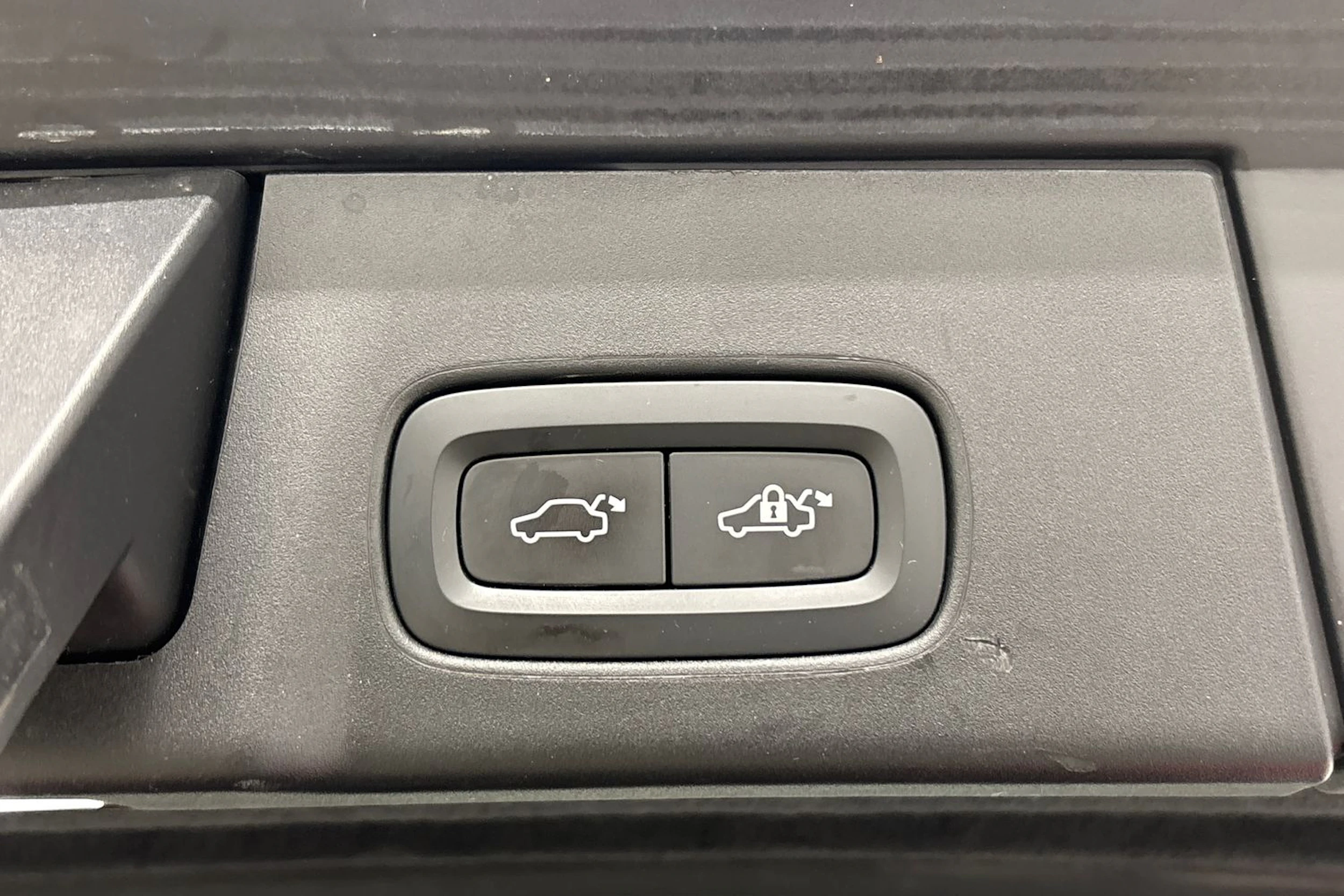 musta Volvo V90 2019 kuva 25.