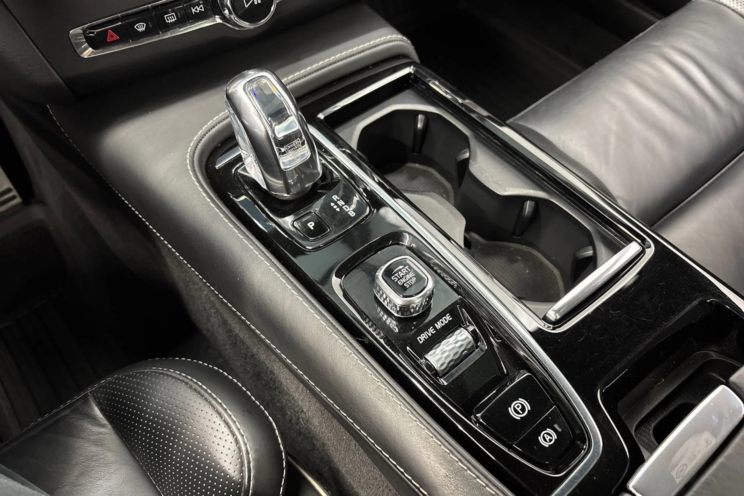 musta Volvo V90 2019 kuva 27.