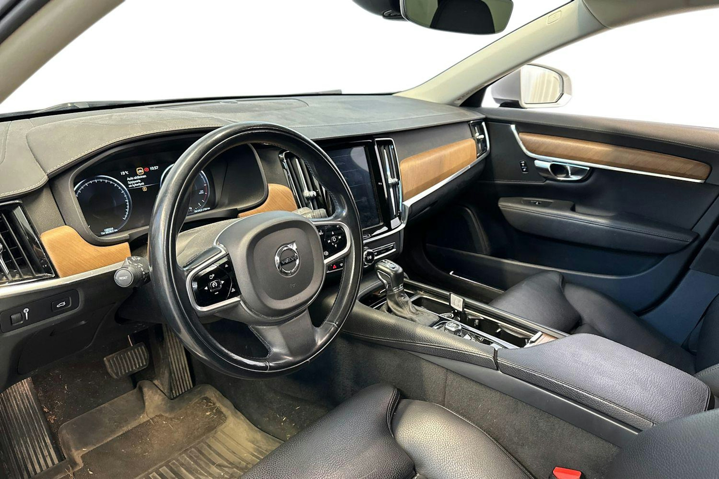 harmaa Volvo V90 2019 kuva 3.