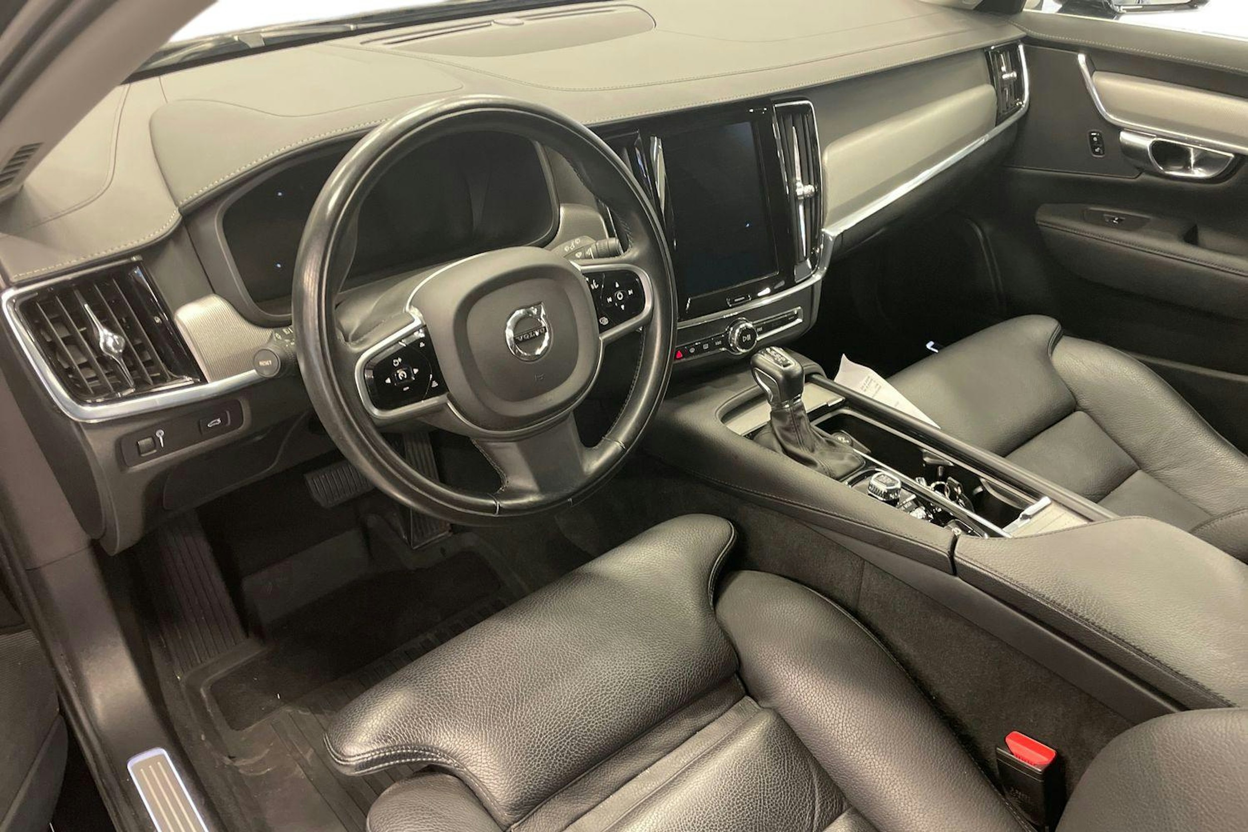 musta Volvo V90 2019 kuva 6.