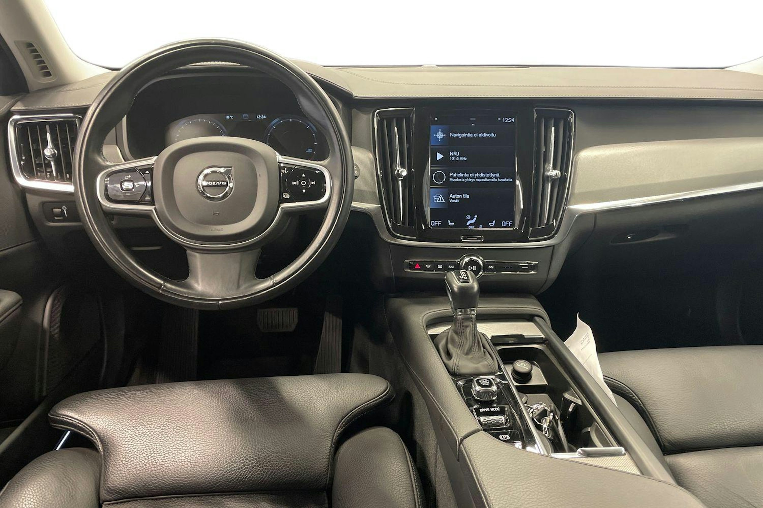 musta Volvo V90 2019 kuva 7.