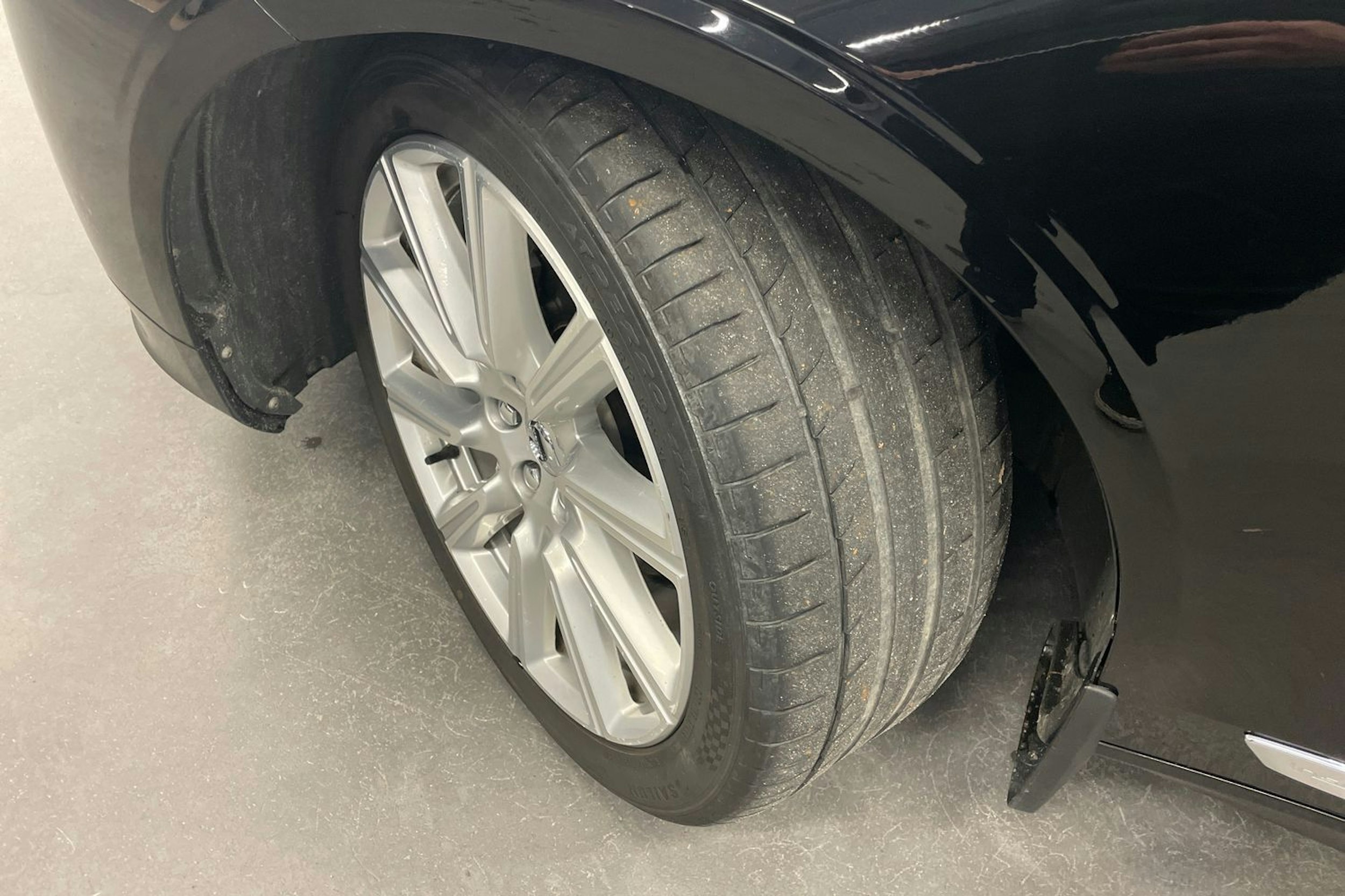 musta Volvo V90 2019 kuva 10.