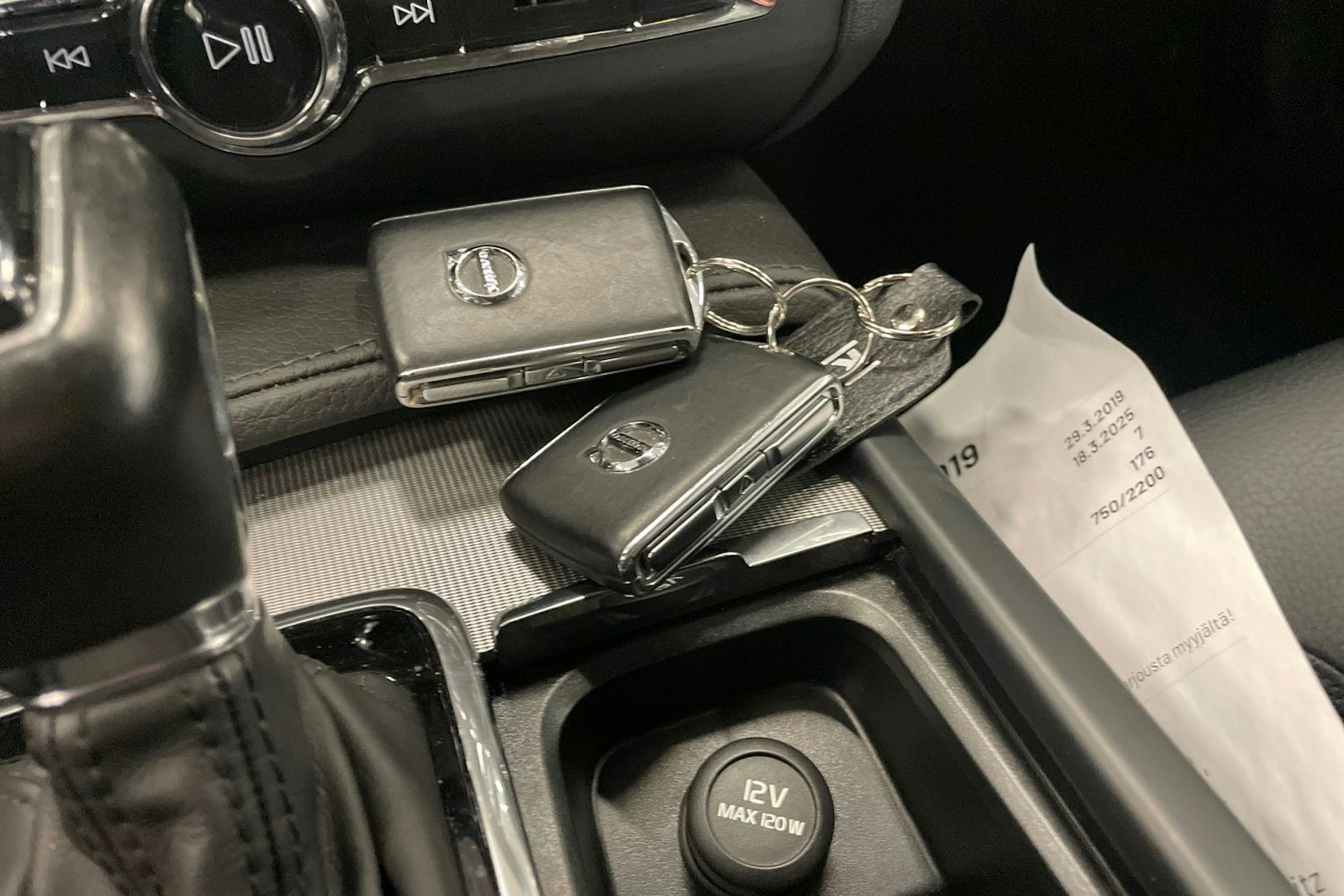 musta Volvo V90 2019 kuva 15.