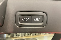 musta Volvo V90 2019 kuva 17.