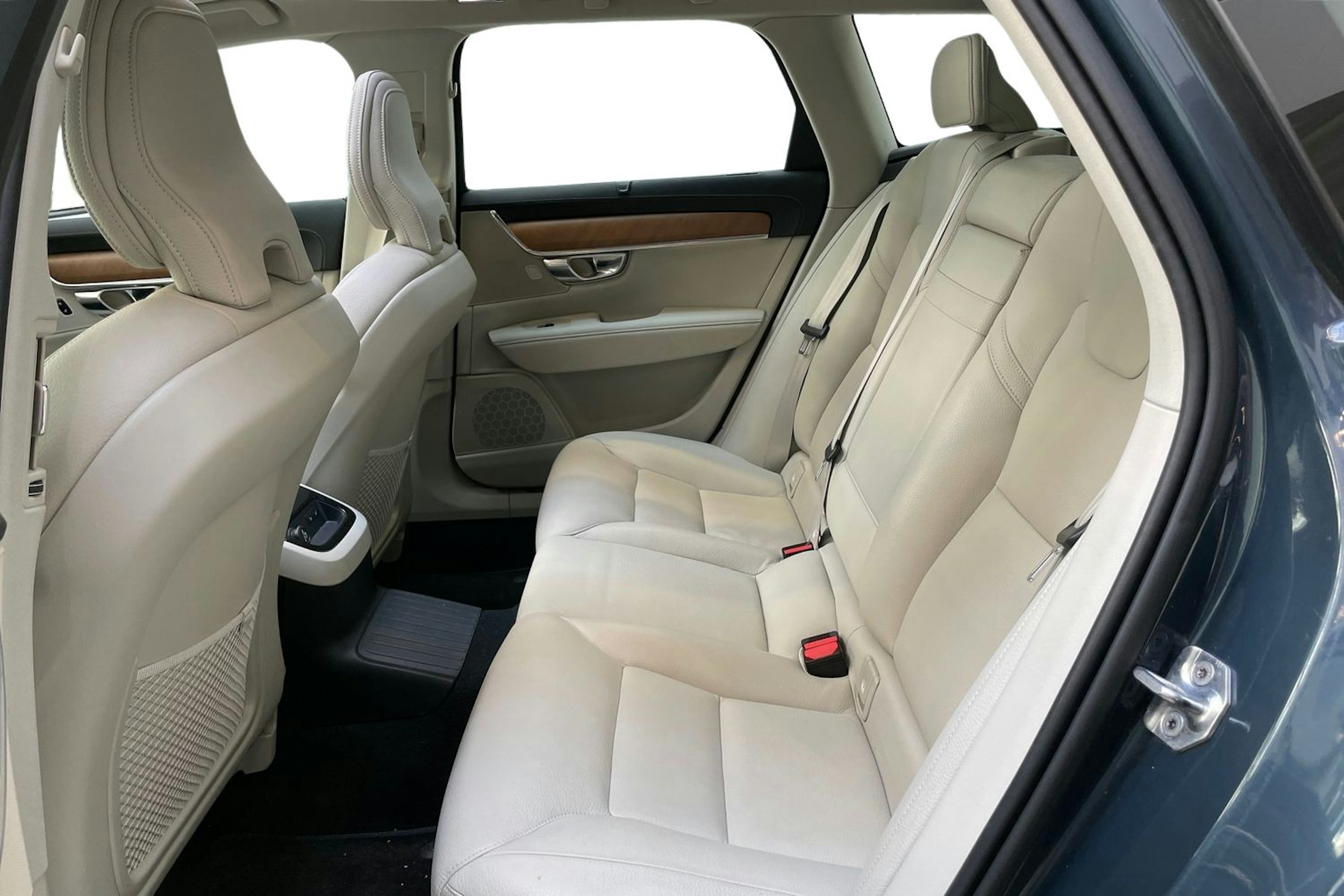 sininen Volvo V90 2019 kuva 10.