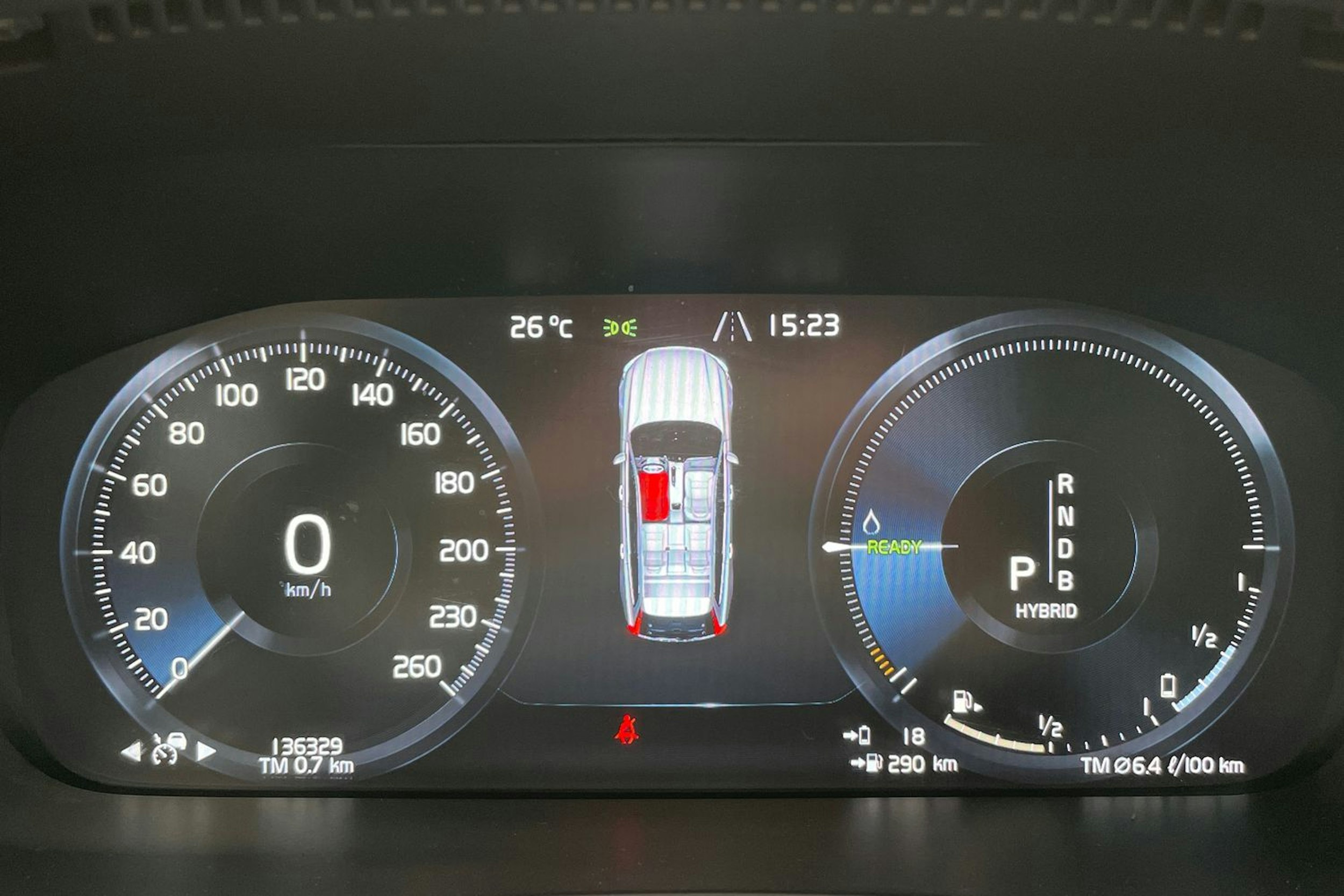 sininen Volvo V90 2019 kuva 14.
