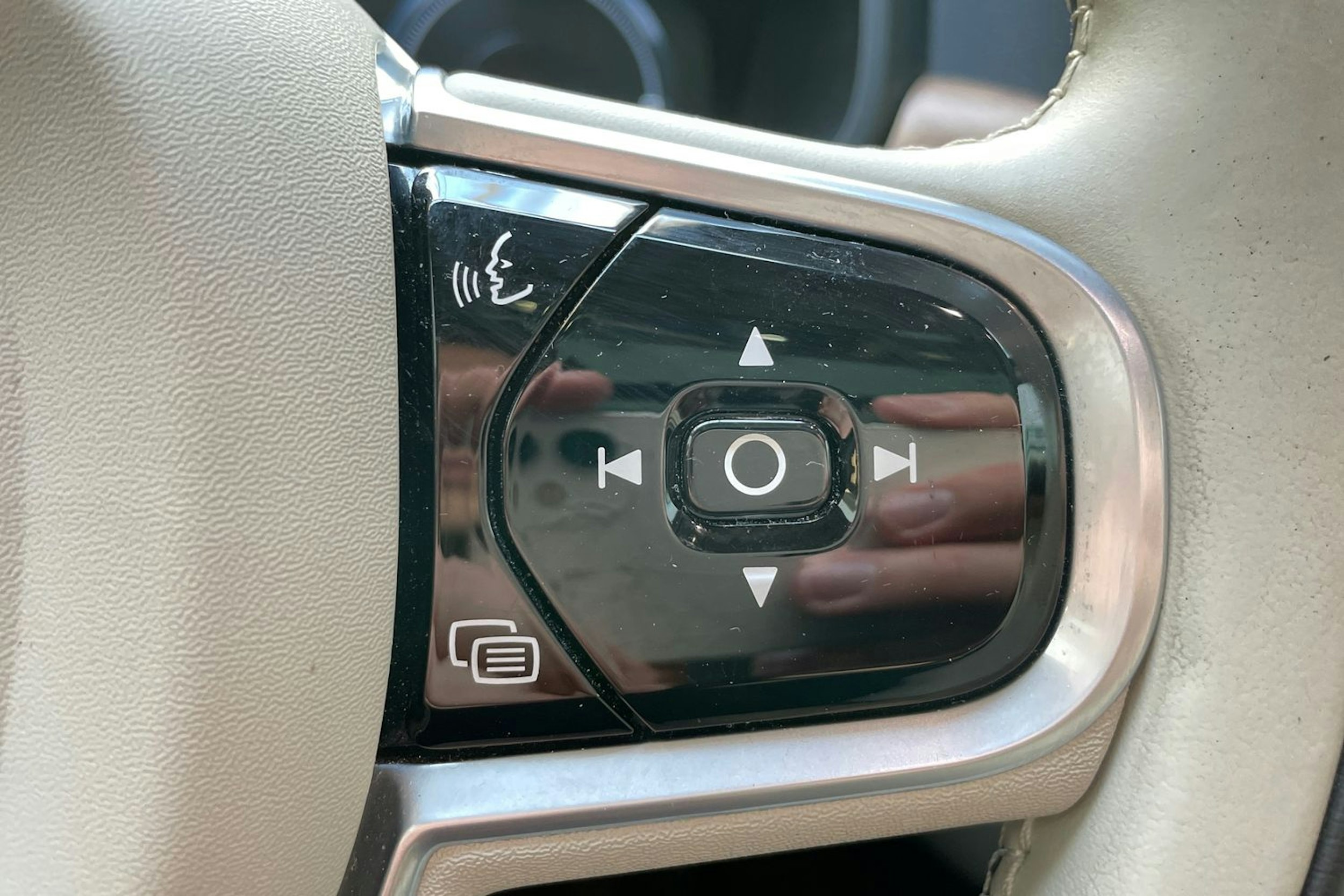 sininen Volvo V90 2019 kuva 16.