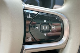 sininen Volvo V90 2019 kuva 16.