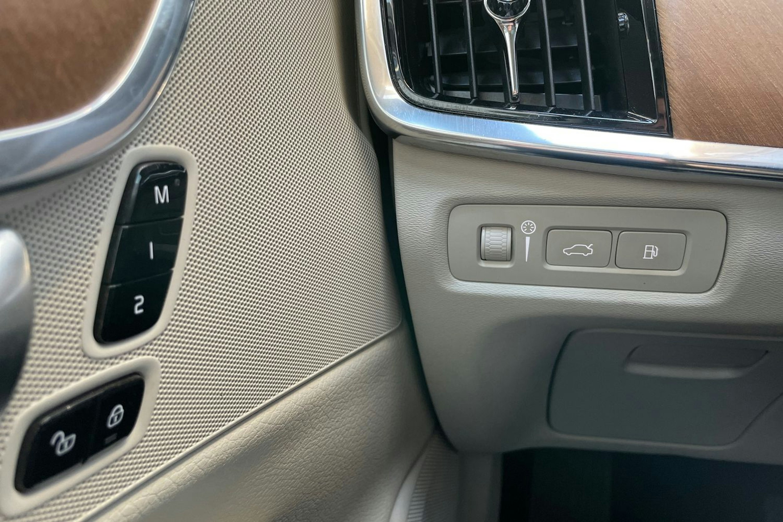 sininen Volvo V90 2019 kuva 17.