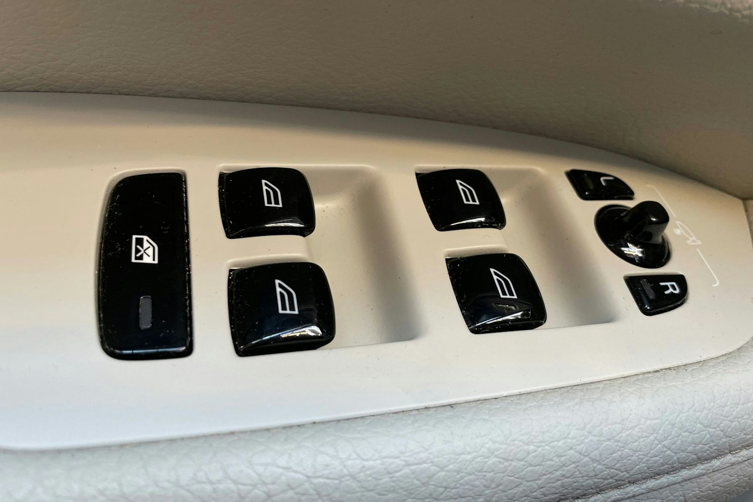 sininen Volvo V90 2019 kuva 18.
