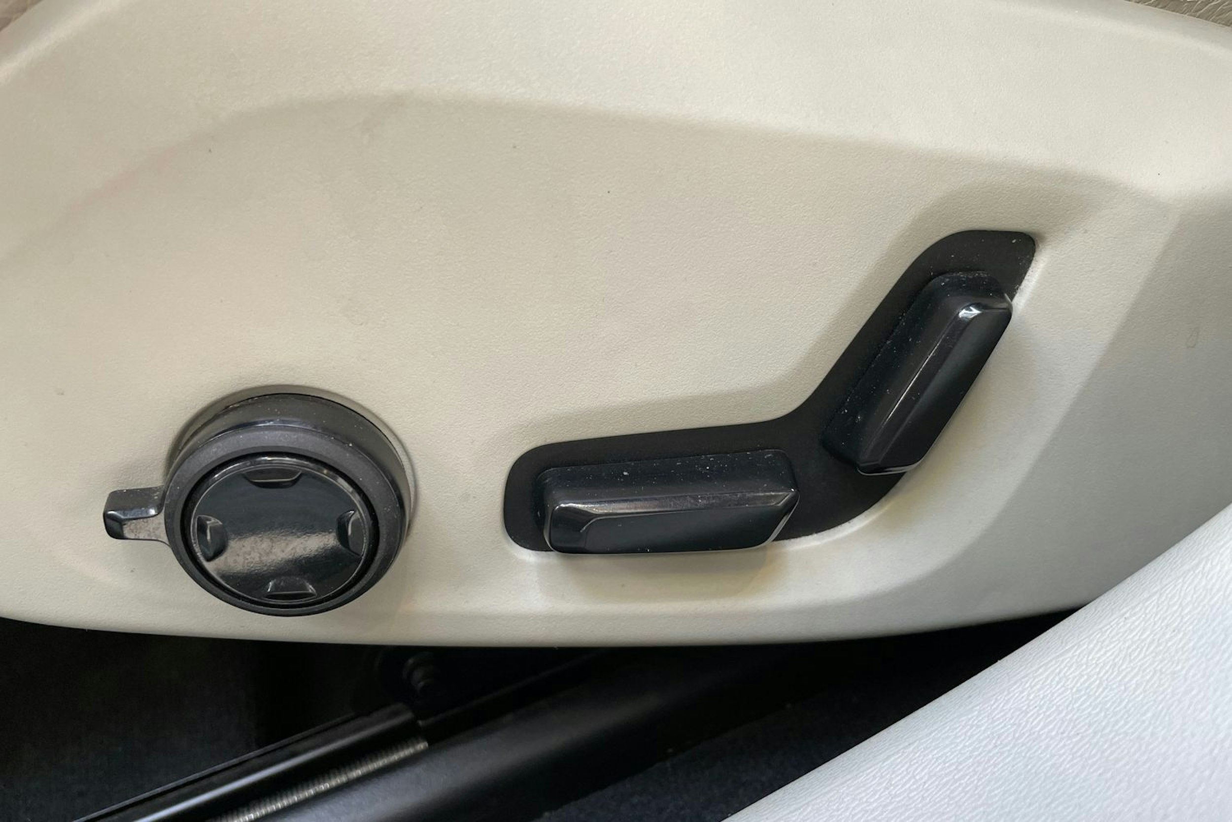 sininen Volvo V90 2019 kuva 19.