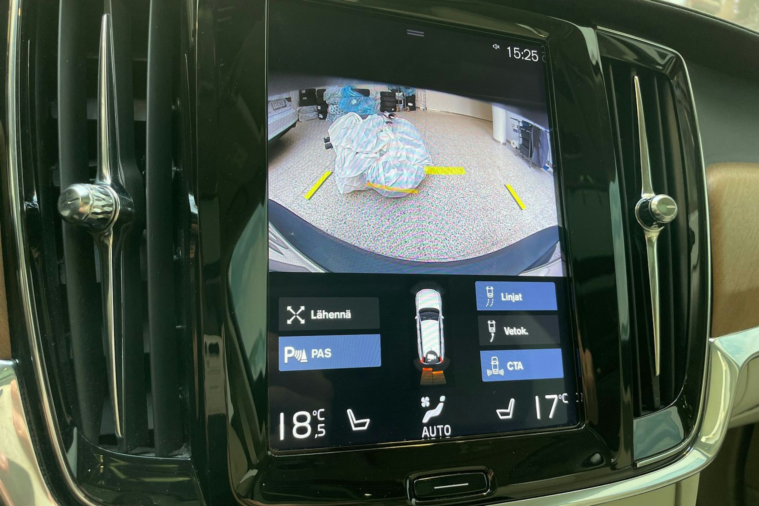 sininen Volvo V90 2019 kuva 20.