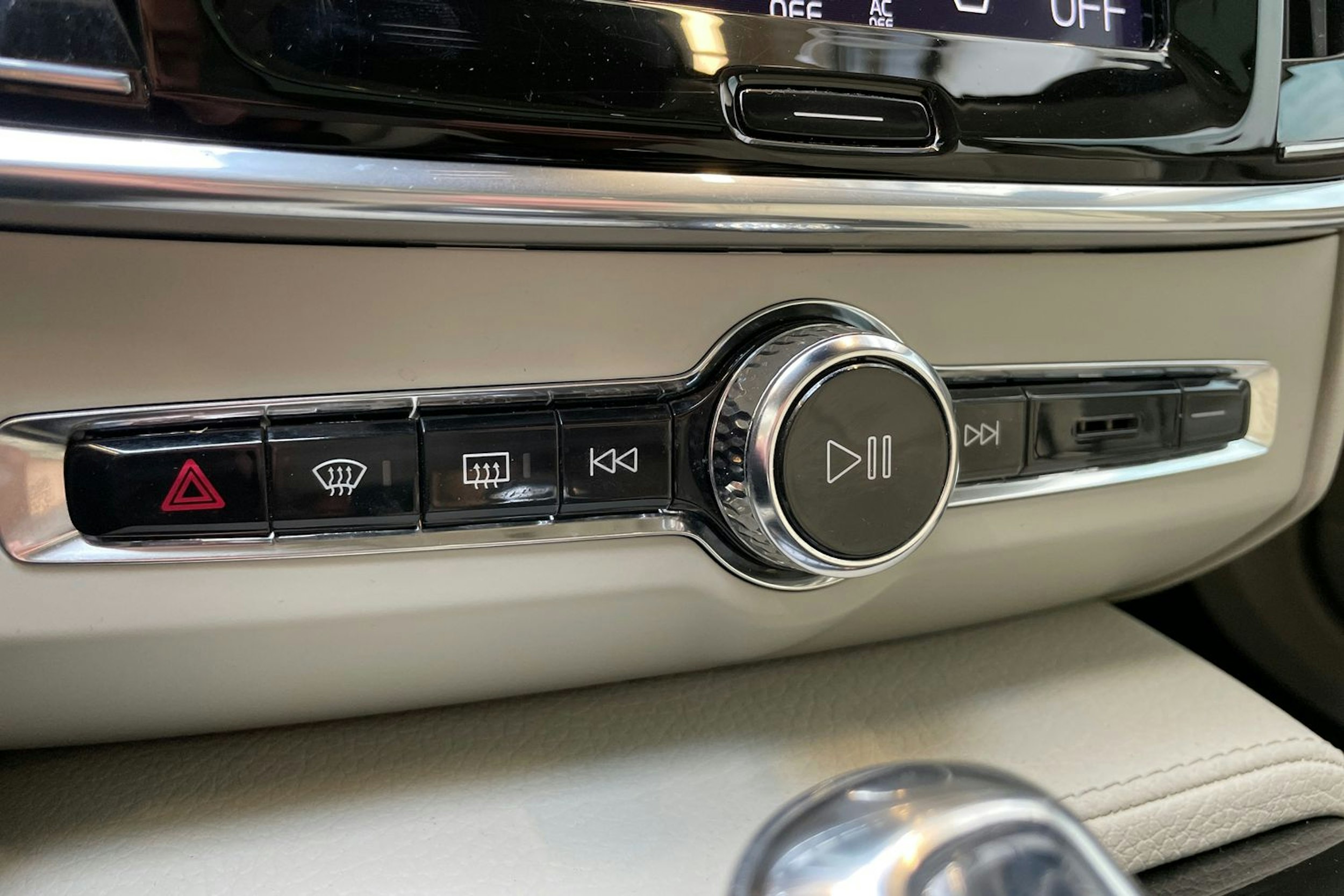 sininen Volvo V90 2019 kuva 24.
