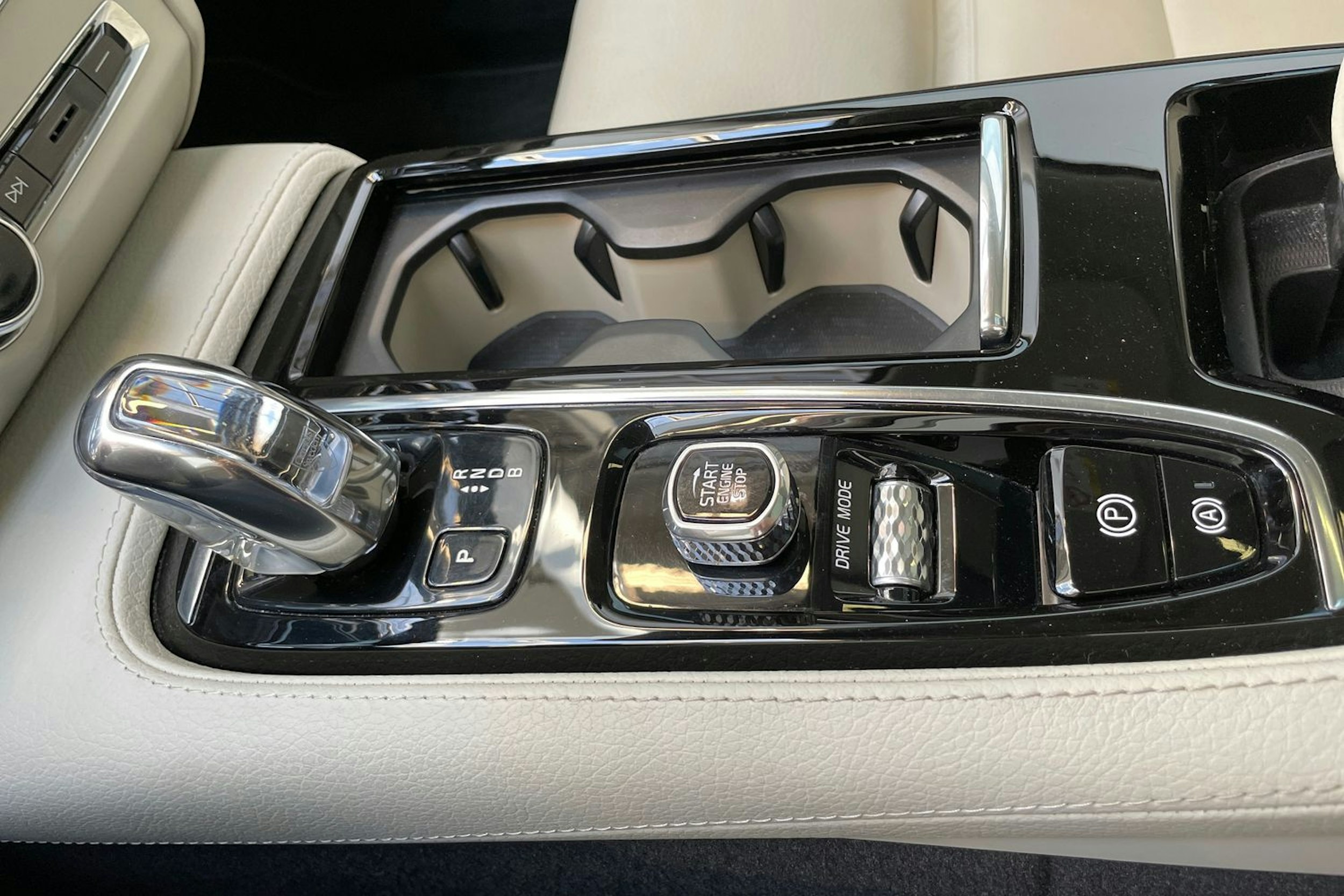 sininen Volvo V90 2019 kuva 25.