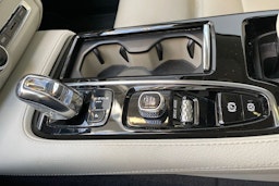 sininen Volvo V90 2019 kuva 25.