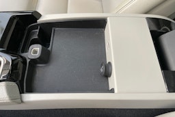 sininen Volvo V90 2019 kuva 26.