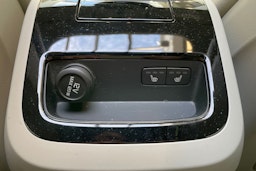 sininen Volvo V90 2019 kuva 28.